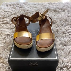 Mia sandals